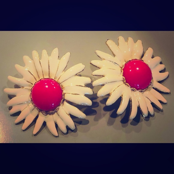 Jewelry - Large vintage enameld flower clip on earrings